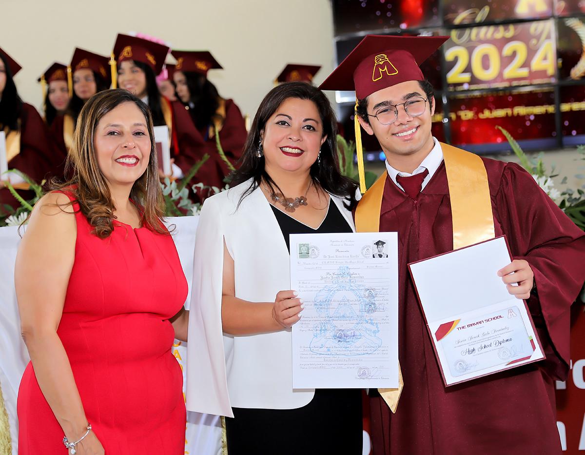 Graduación 2024 de Mayan School