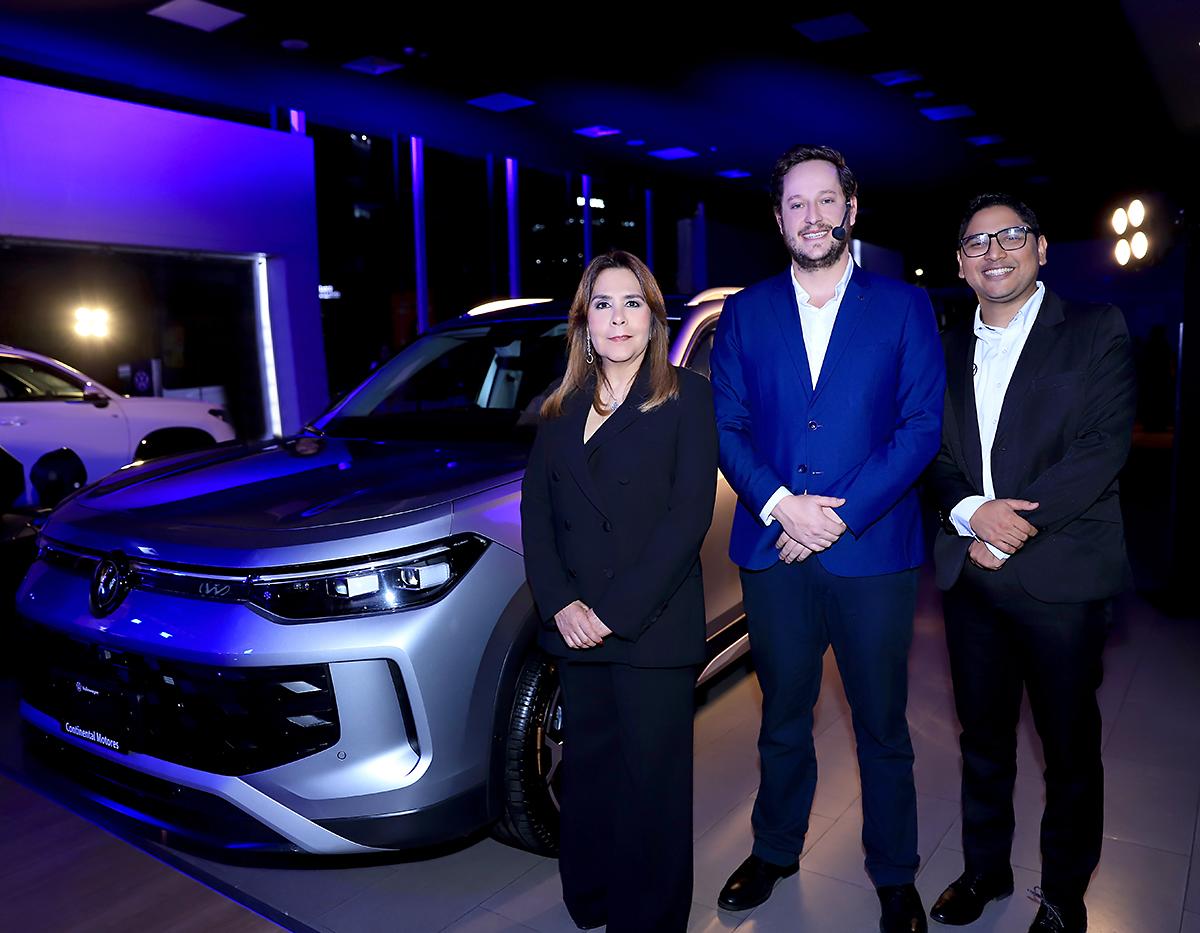 Ivonne López Mejía, Directora de País de Grupo Continental Motores en Honduras junto a Ian Hagen, Director Regional de Mercadeo de Grupo Continental Motores y Danny Rodríguez, Gerente de Mercadeo de Grupo Continental