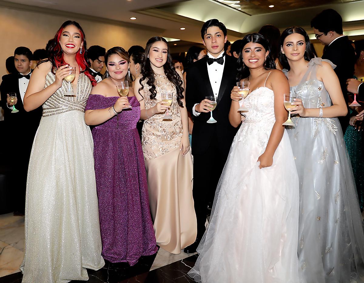 Rashell Guzmeli, Sara Méndoza,Ana Argueta, Eduardo Guerrero, Valentina Salinas y Ligia Calona