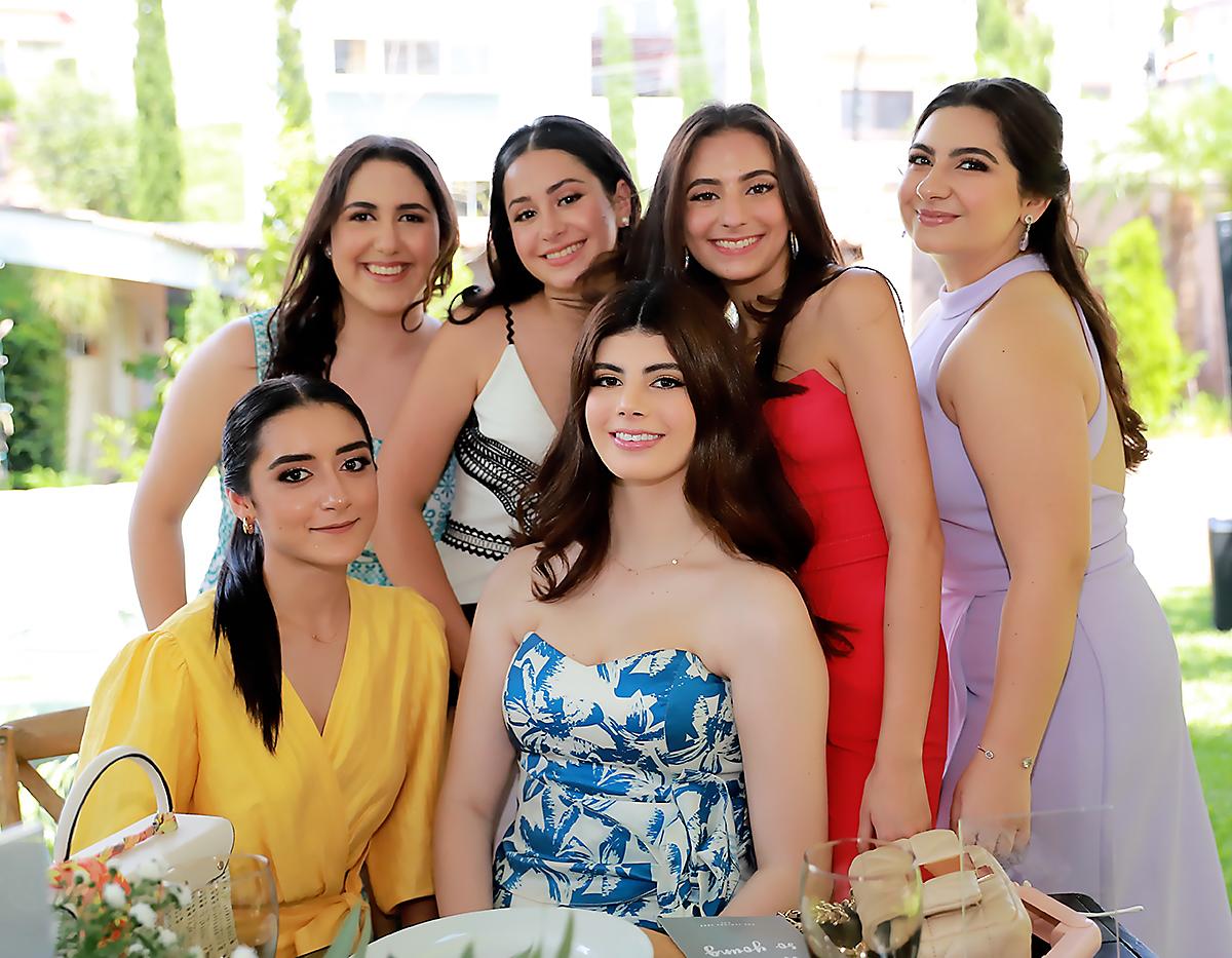 Paola DiBono, Lucía Atala, Ana Paulina Urrutia, Camila Hirsch, Andrea Toledo y Madison Mourra.