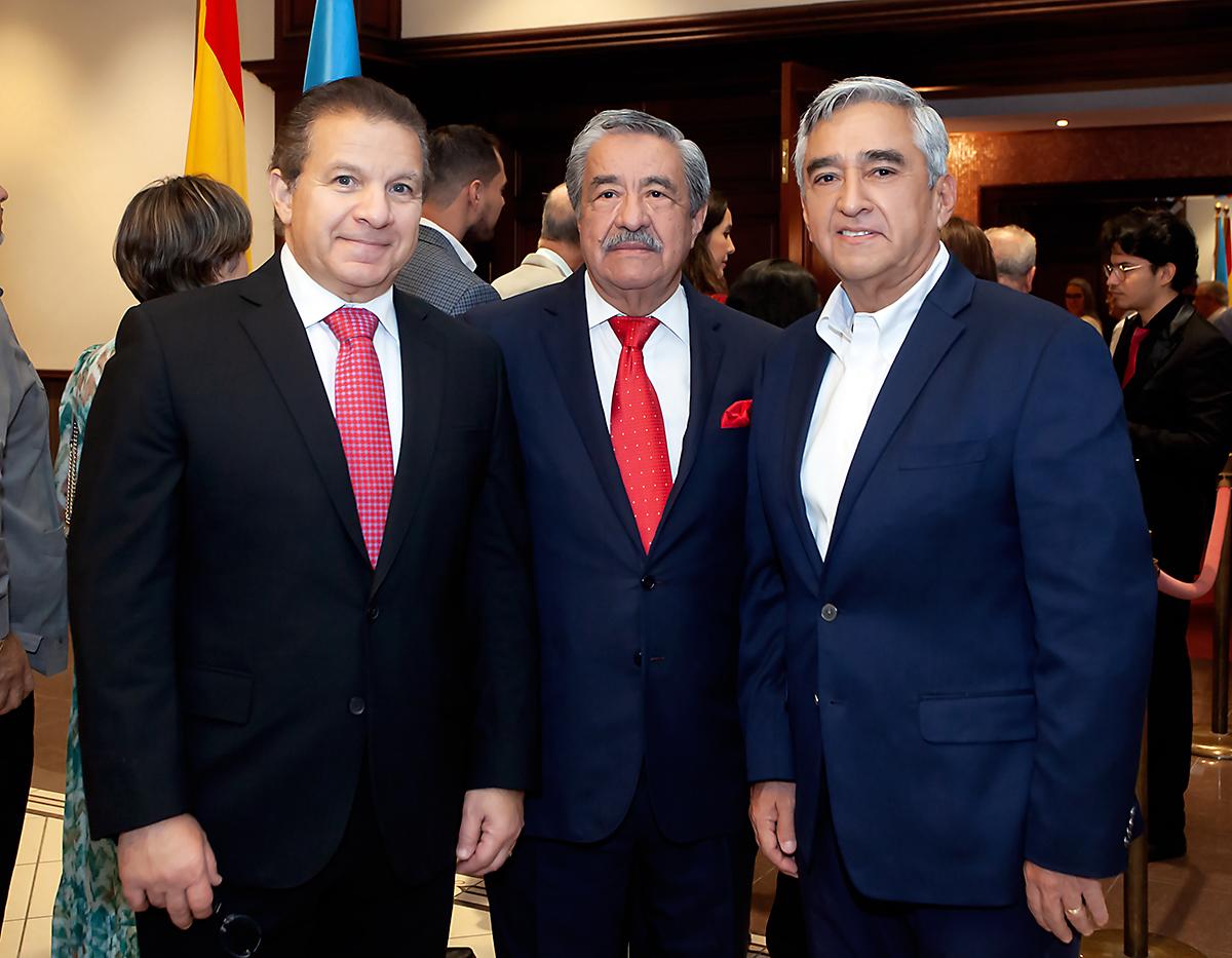 Jesús Canahuati, Rafael Flores y José Molina.