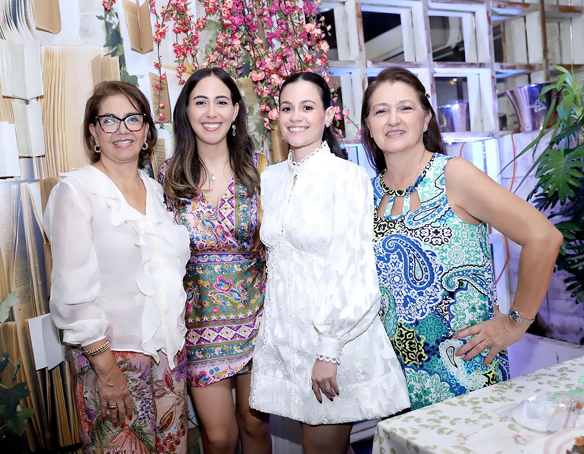 Gloria Erazo, Isabella Guzmán, Allison Rivera y Sandra Erazo.
