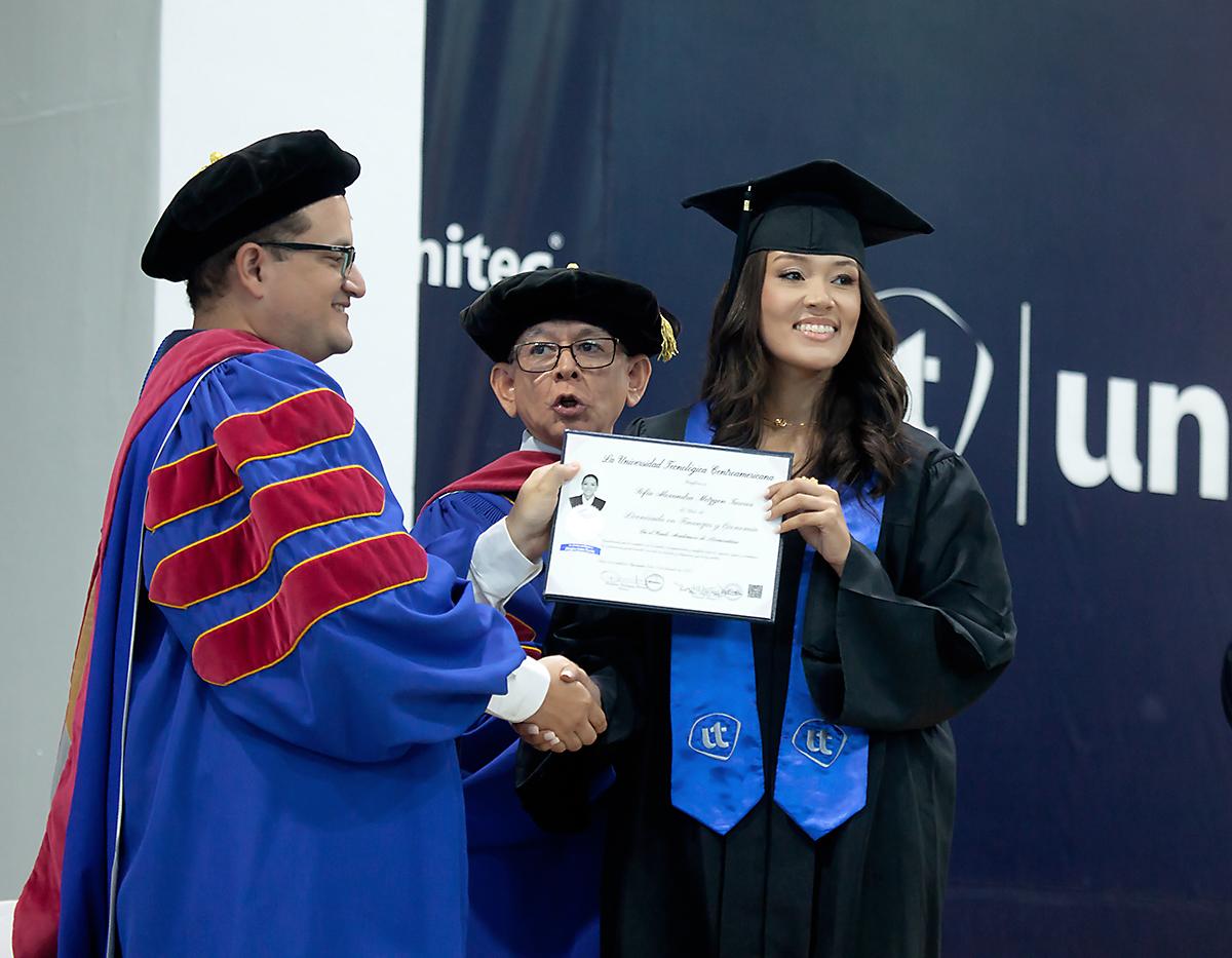 Graduaciones UNITEC 2024 en San Pedro Sula