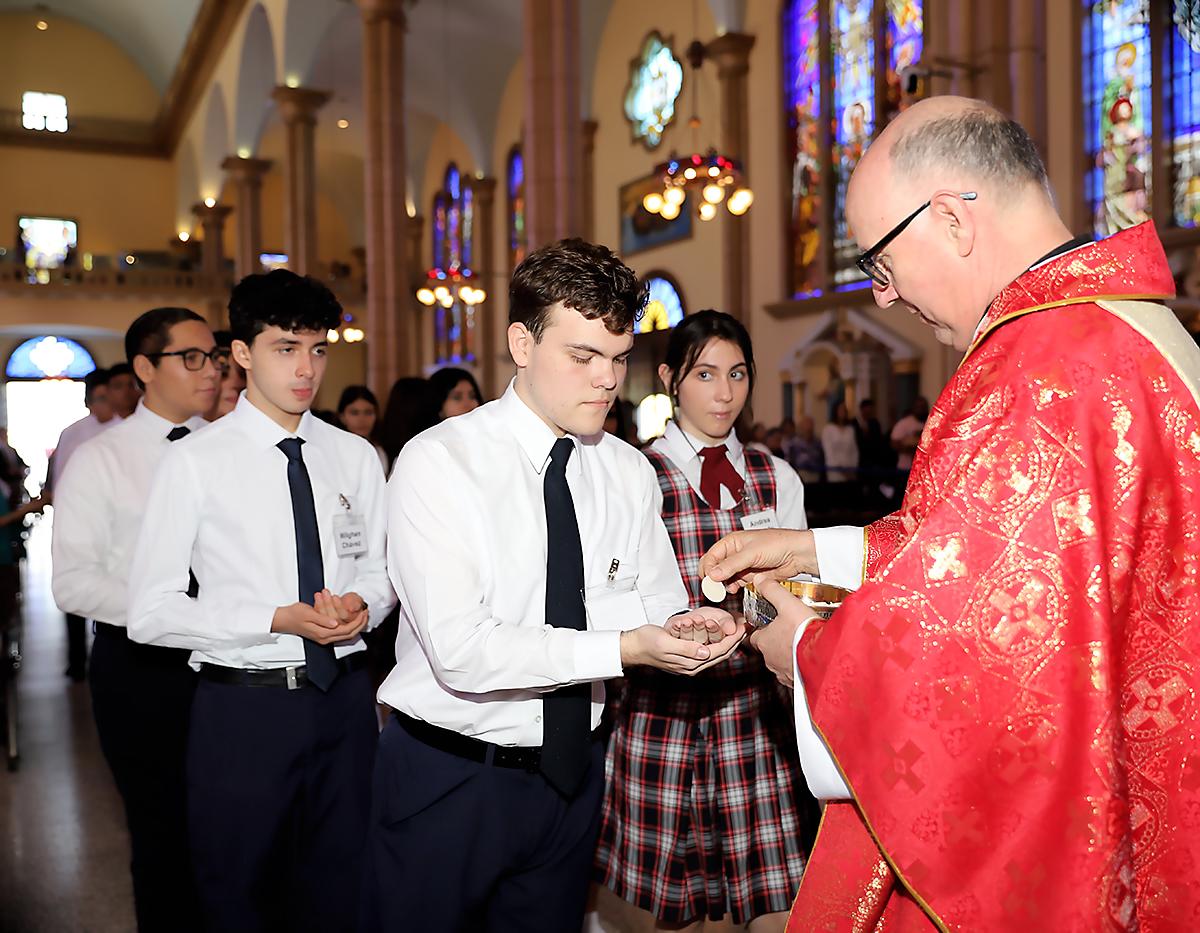 Confirmación de los alumnos de Macris School