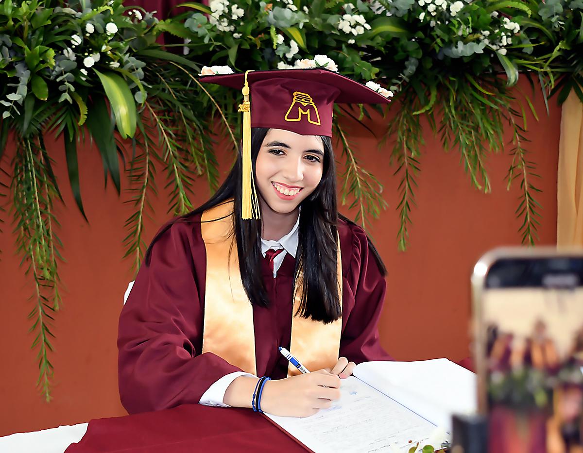 Entrega de títulos de la Mayan School 2023