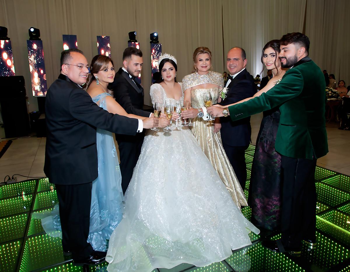 Rony y Patricia Carrillo con Orkhan Yusubov, Andrea, Doris, Richard Carrillo, Sayara y Michael Carrillo.