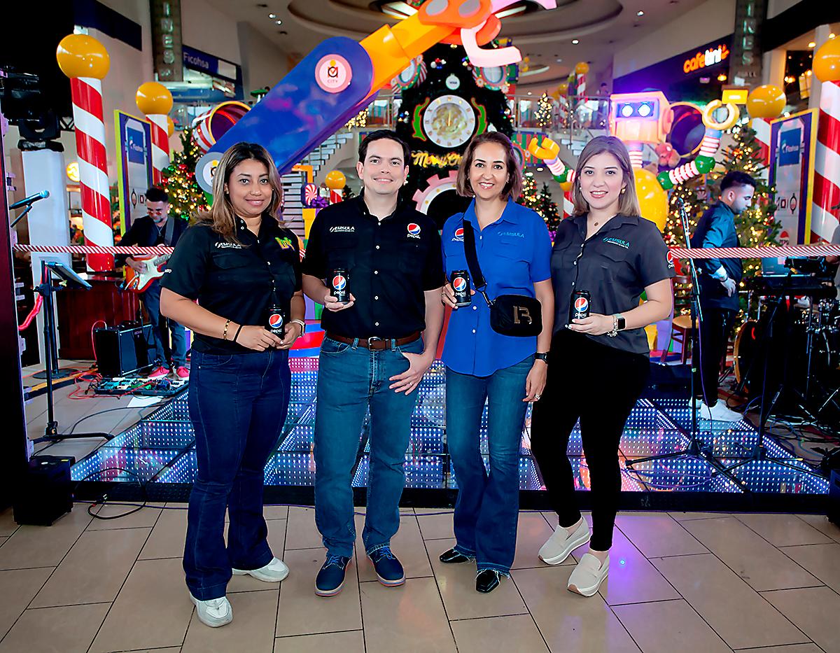 Xiomara Ardón , Iván Aguilar, Koritza Álvarez y Mariela Guzmán.