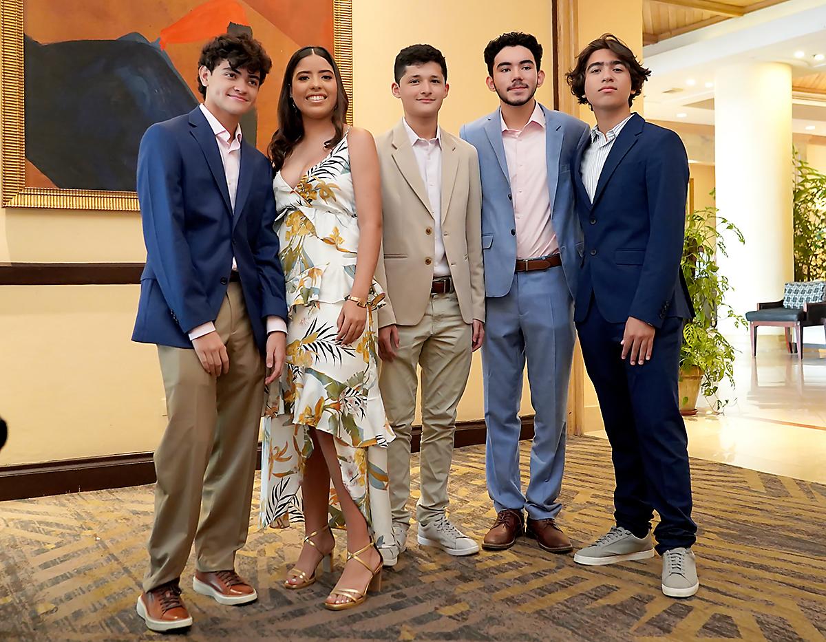  Carlos Handal, Isabella Araujo, Roberto Zúniga, Rubén Meza y Andrés Hall