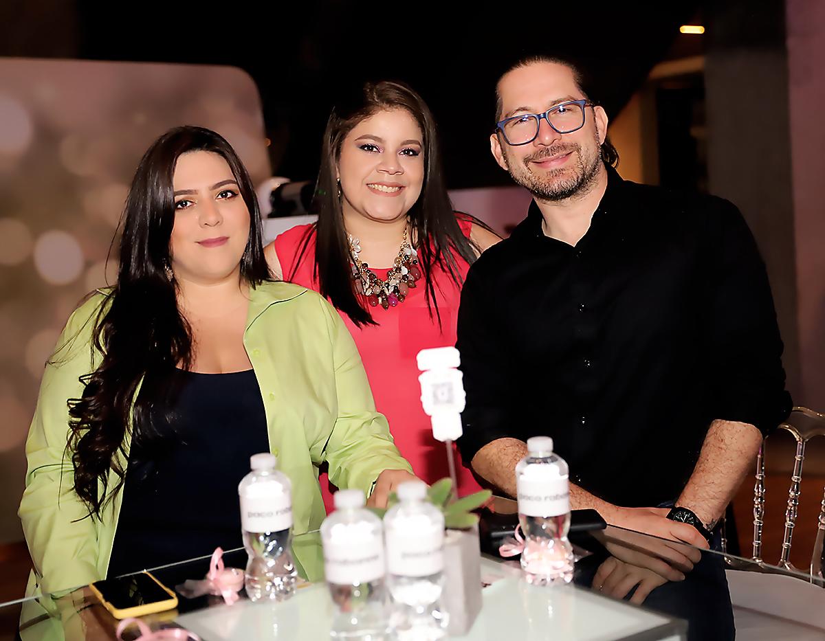 Gloria Guerra, Melissa Cáceres y Vicente Colindres