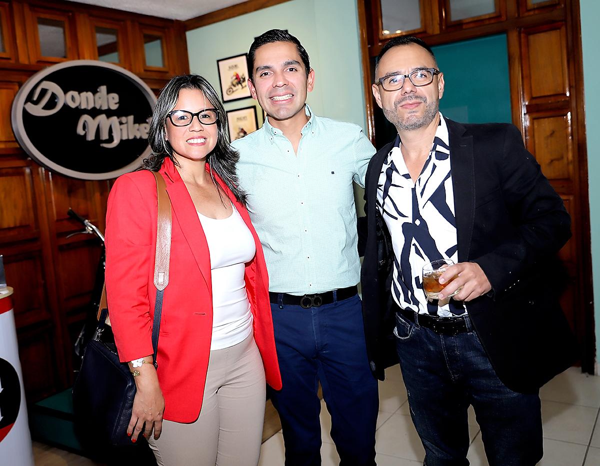 Gina Molina, Diego Flores y Ernesto Mairena