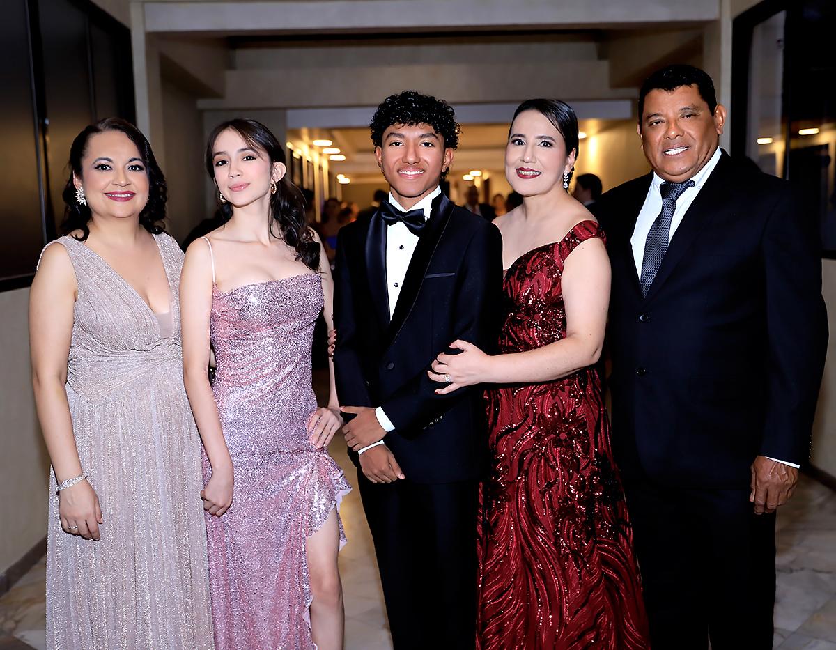 Fiesta de la prom 2025 de la Academia Los Pinares