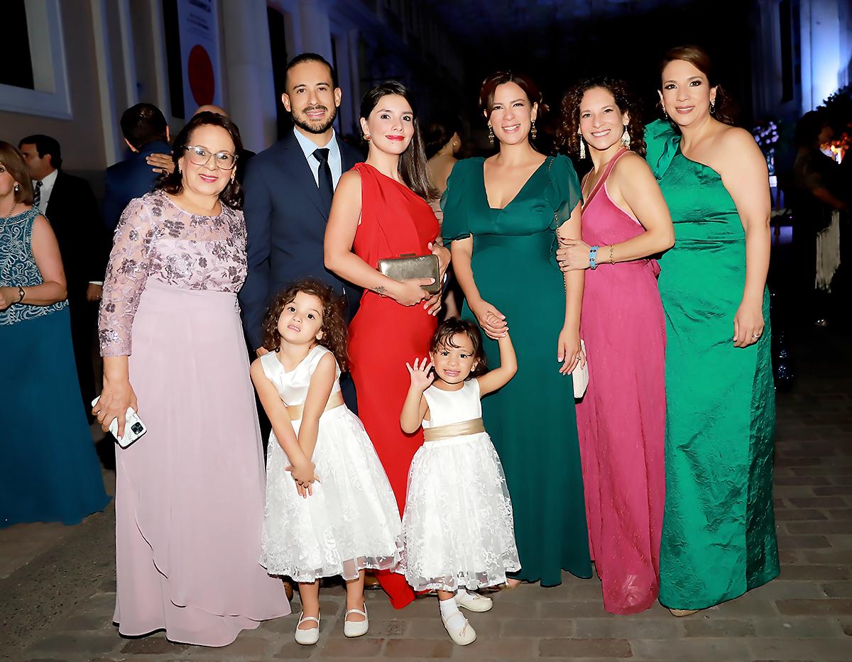 Rosalpina Guevara, Cesar Rodriguez, Drika Figuereido, Rocio, Marisol y Rosalpina Rodriguez