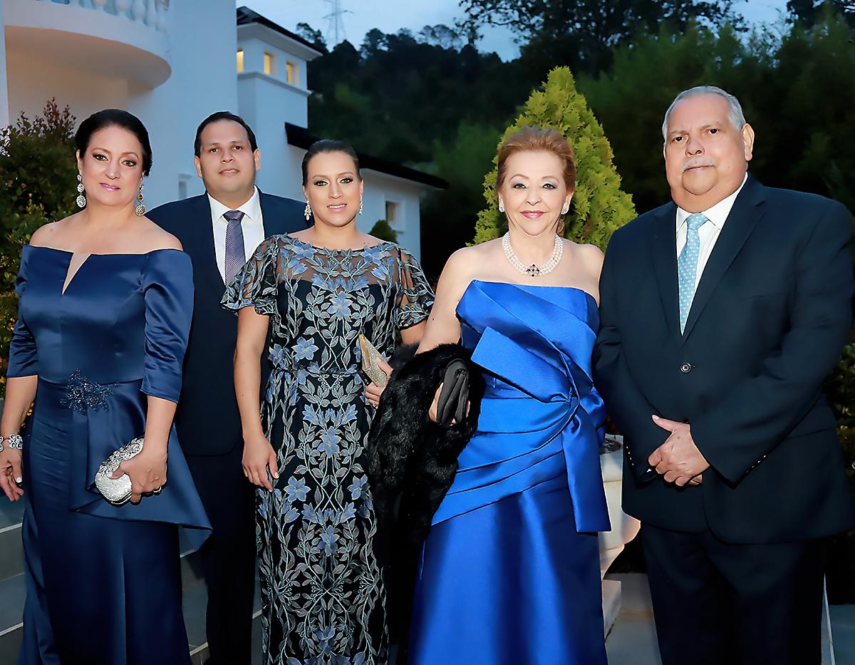 Tina Lopez, Mario, Catalina, Suyapa y Mario Boquin