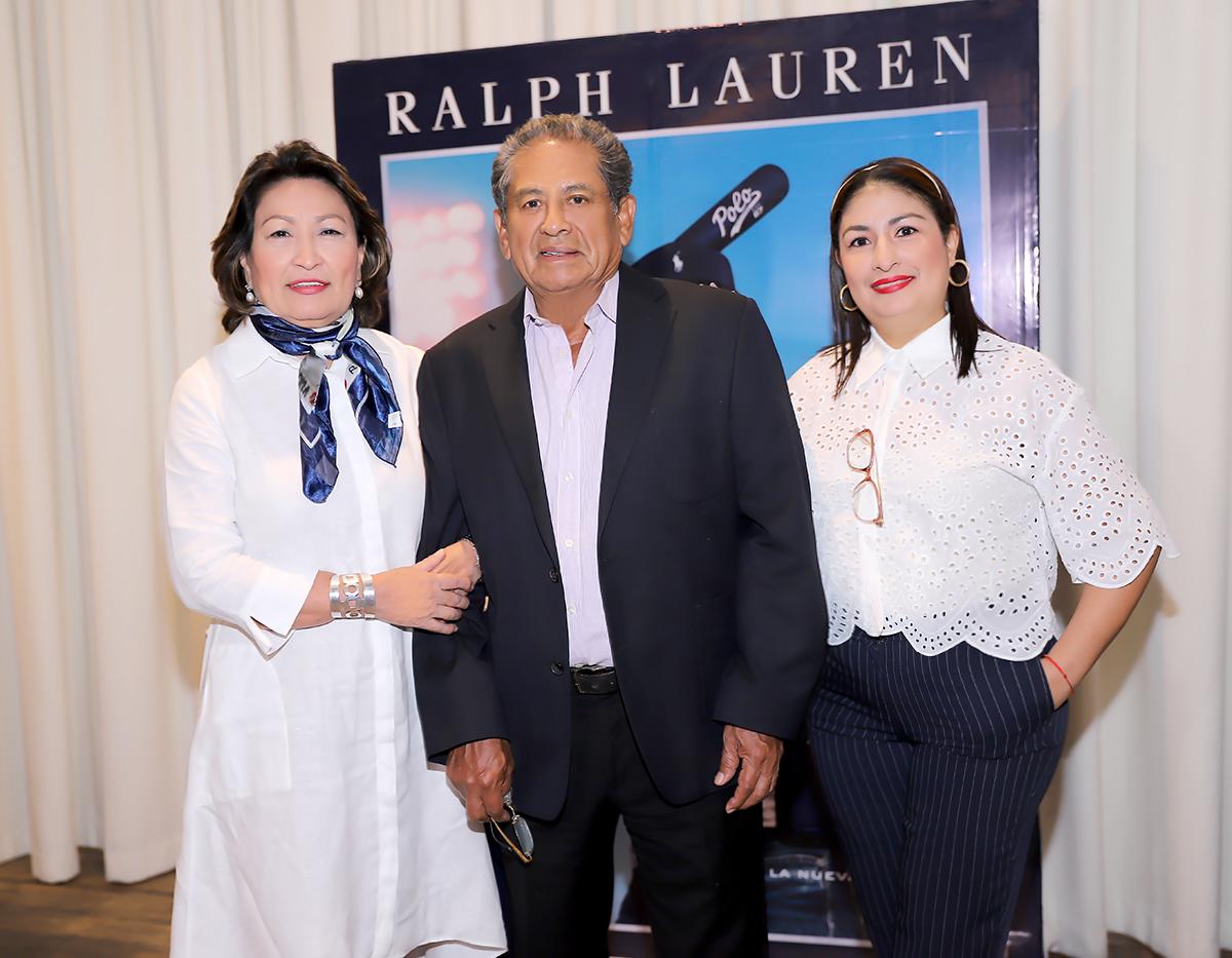 Marcia Vásquez, Vicente Carrión y Rebeca Chacón