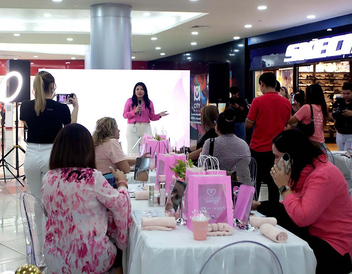 Karla Miralda, coordinadora de mercadeo de City Mall al momento de iniciar el evento.
