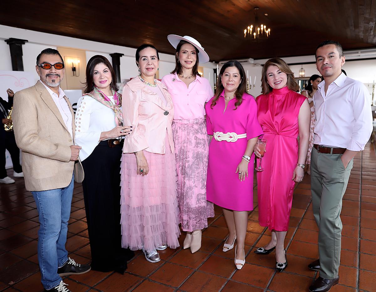 Yoyo Barrientos, Patricia Corrales, Luz Mejía, Cecilia Berdet, Mónica Gil, Gladys González y Tirso Rubio. Yoyo Barrientos, Patricia Corrales, Luz Mejía, Cecilia Berdet, Mónica Gil, Gladys González y Tirso Rubio.