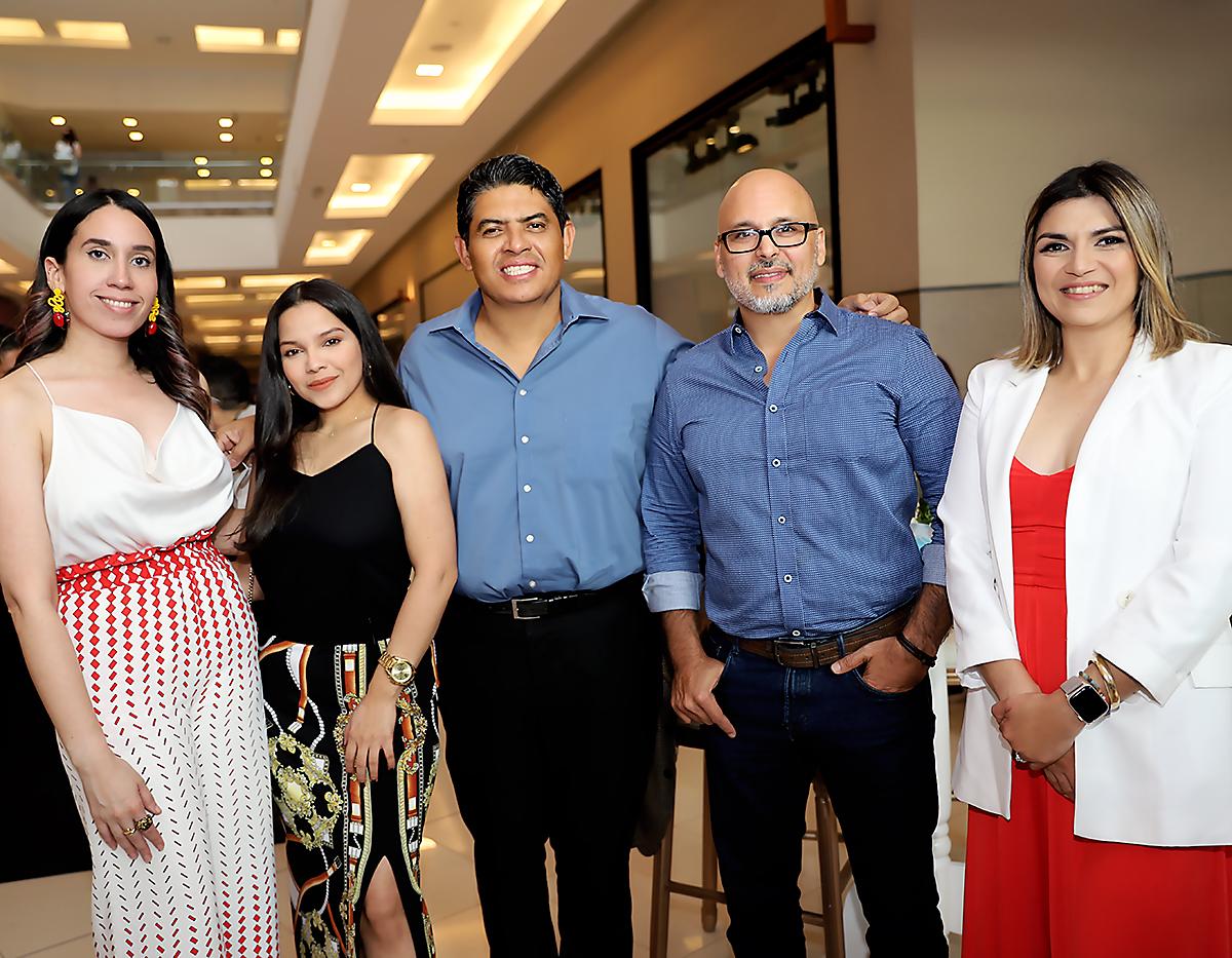 Gabriela Berlioz, Ana Gómez, José Luis Álvarenga, Carlos Cáceres y Rosa Montoya 
