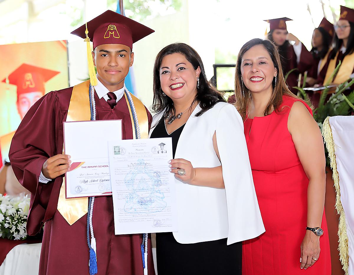 Graduación 2024 de Mayan School