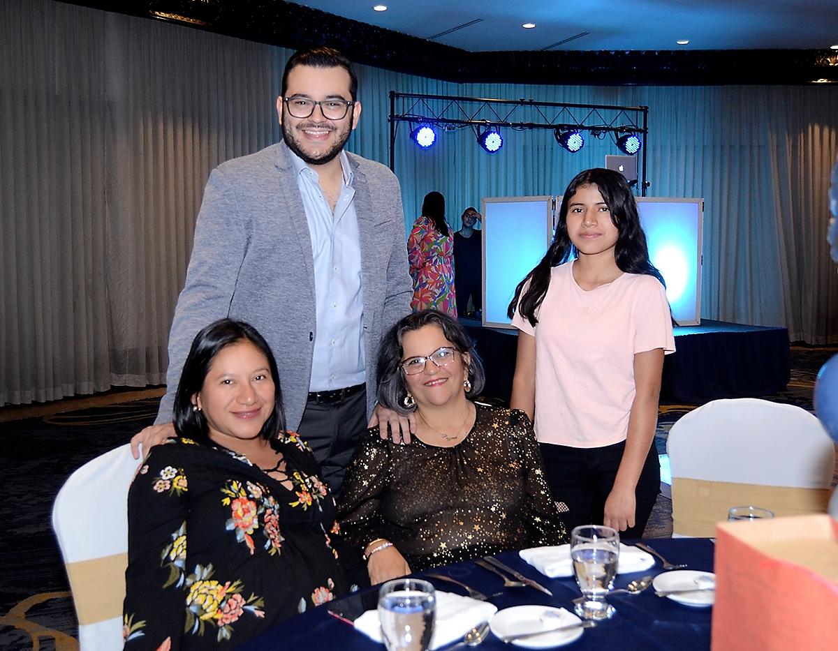 Cena de graduación de Gabriel Ortez