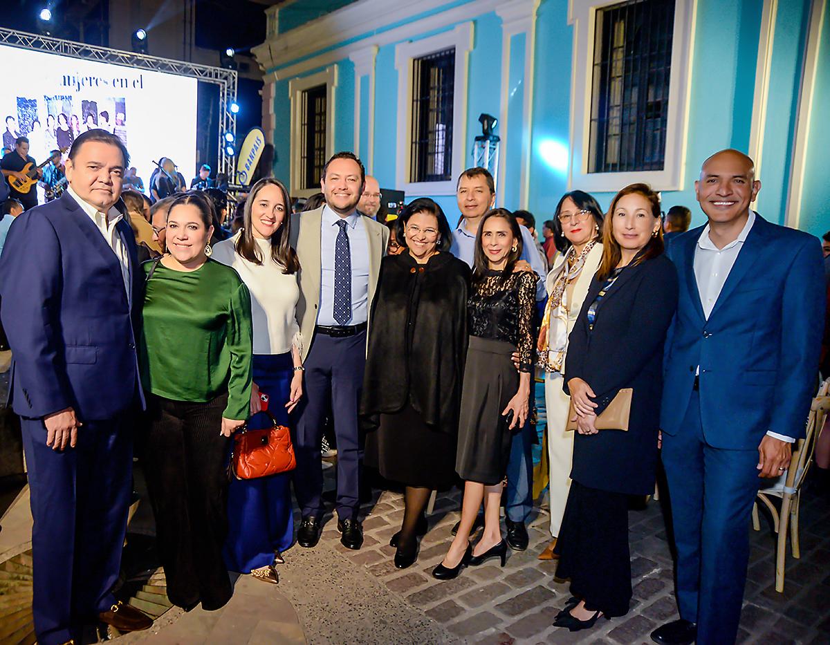 Peter Fleming, Laura Fleming, Daniela Villafranca, Fernando Lopez, Mirna Jarquín, Carlos Galeano, Suyapa Midence, Alba Gomez, Adela Acosta y Agustín Montes