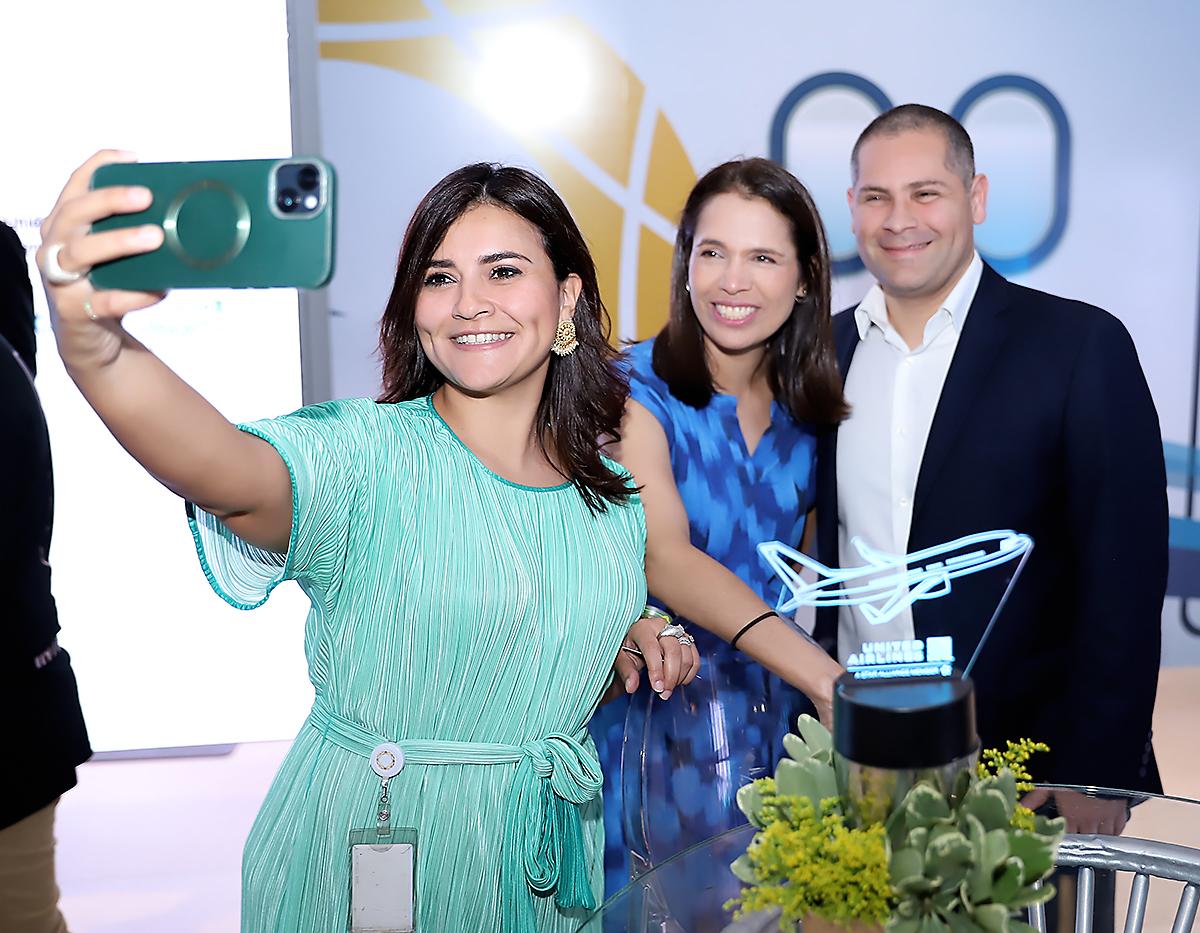 Gabriela Ramírez, Anny Cárcamo y Mauricio Barrientos.