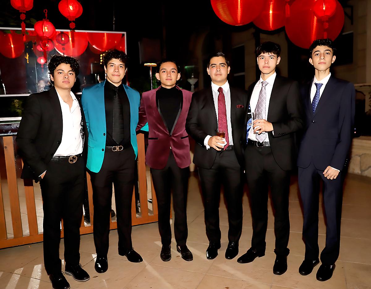 Una noche inolvidable y mágica para despedir su etapa de high school, los seniors 2023 de Escuela Americana, disfrutaron de su tradicional Dinner, un encuentro único y especial, en el que prevalecieron las muestras de cariño y la alegría por encontrarse a pocos meses de culminar su secundaria.