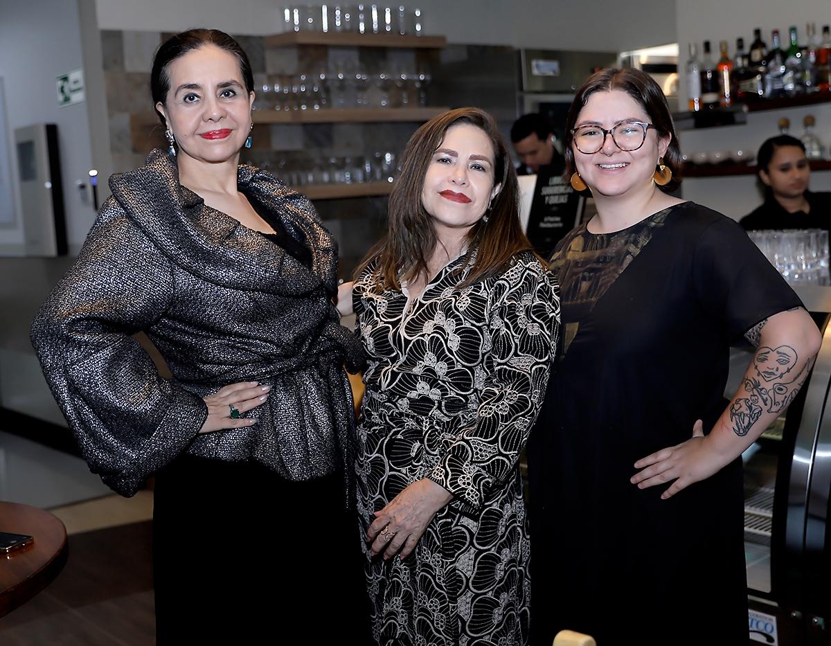 Luz Mejía, Mabel Galeano y Nadia Galeano.