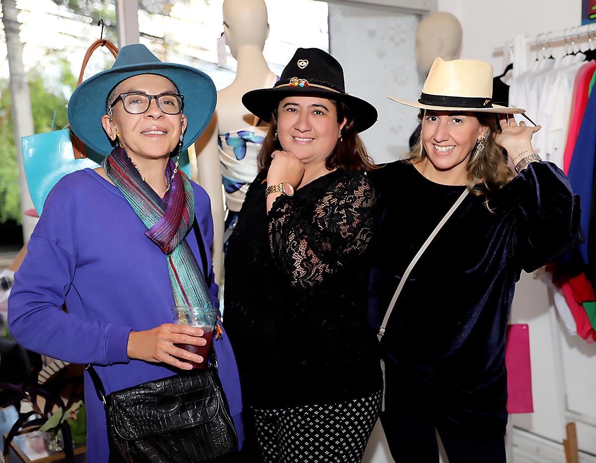 Celsa Flores, Dixiana Vásquez y Gabriela Zelaya