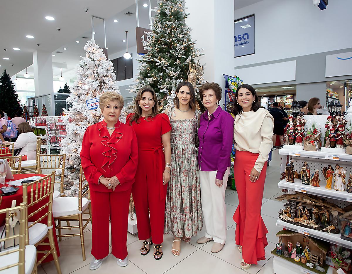 Lily y Leyla Faraj con Arwa Canahuati, Nenethe Medina y Elena Berkling.
