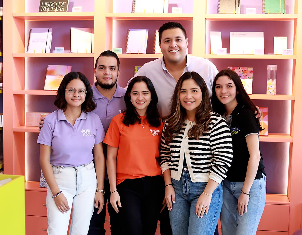 María José Girón, Jeferson Barrientos, Juaquina Montoya, Luis Zúniga, Alessia López y Mariela Uclés. 