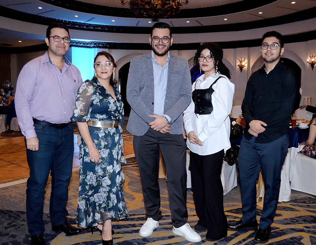 Roberto Rodríguez, Indiana Otero, Gabriel Ortez, Sofía y Diego Rodríguez.