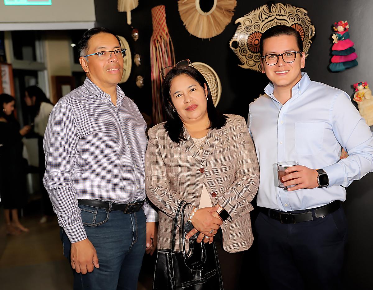 Carlos Valladares, Iriana Espinal y Rodrigo López Castellanos.