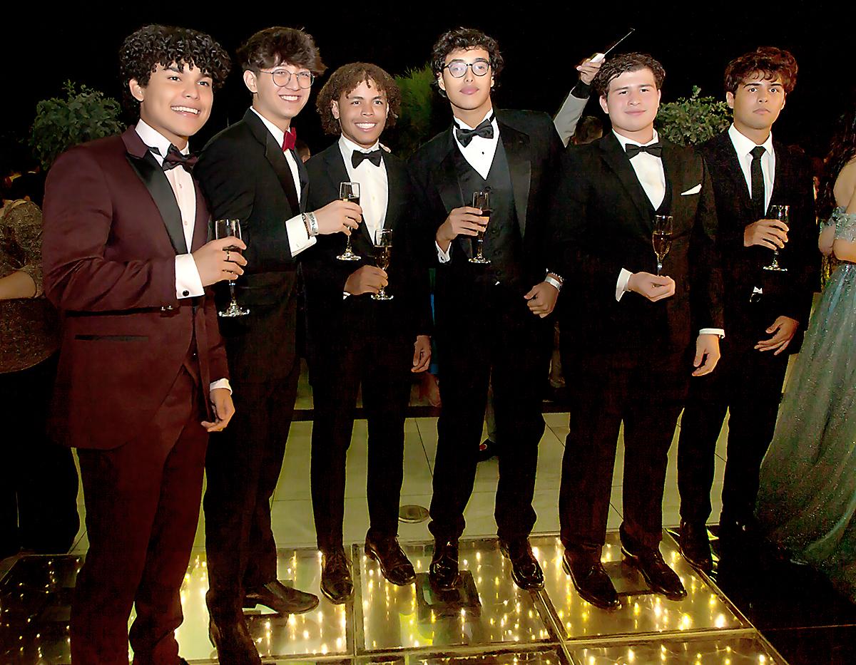 William Hall, Daniel Fernández, Julian Arriaga, Sebastián Zavala, José Antonio Valladares y Santiago Amaya.