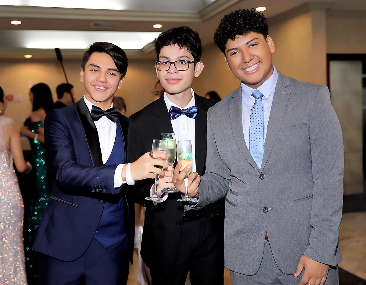 Fiesta de la prom 2024 de Mayan School