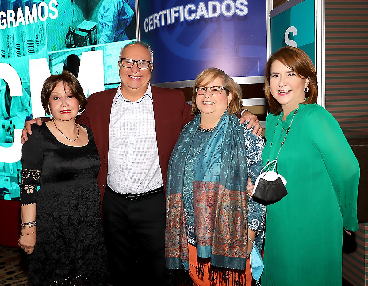 Dra. Annabelle Ferrera, Dr. José ángel Sánchez, Dra. Xenia Pineda y Dra. Ivette de Rivera