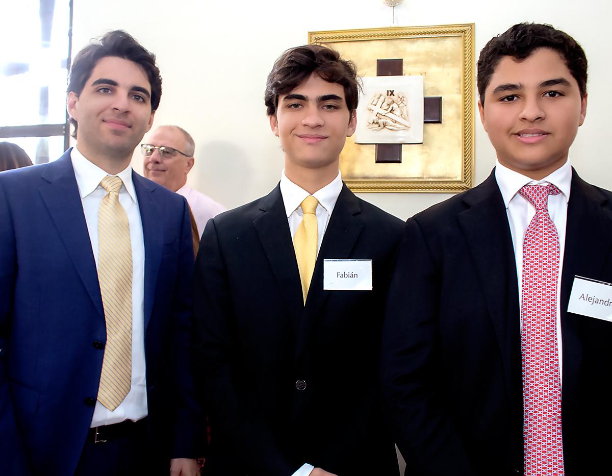 Daniel y su hermano Fabián Vitanza con Alejandro Rishmawi.