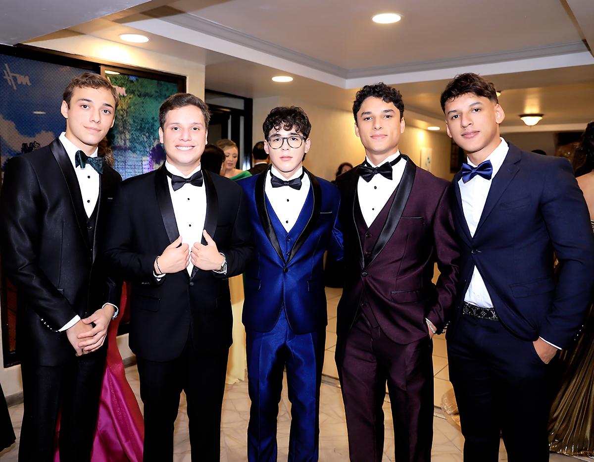 Fiesta de la prom 2025 de DelCampo School