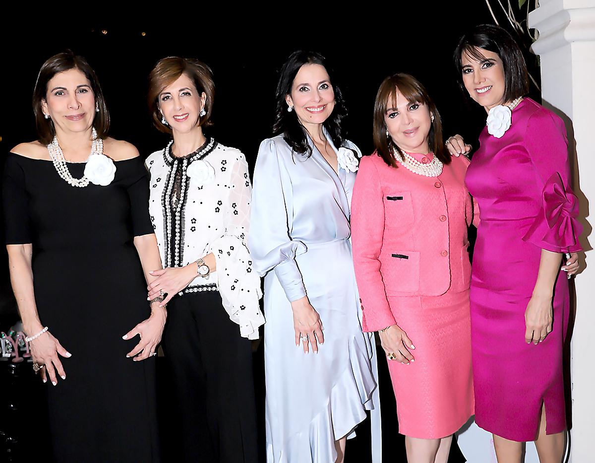 Gina Larah, Titi Kafie con Tatiana, Flora y Dina Kafati