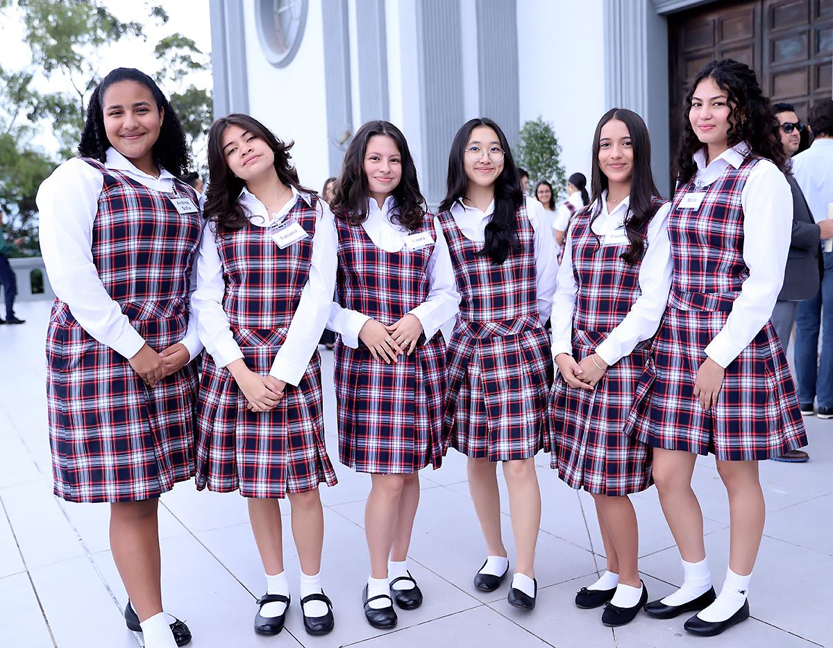 Andrea Castillo, Tatiana Merino, Laura Milene, Susan Tan Wu, Paulina Montañola y Sofia Molinero Andrea Castillo, Tatiana Merino, Laura Milene, Susan Tan Wu, Paulina Montañola y Sofia Molinero