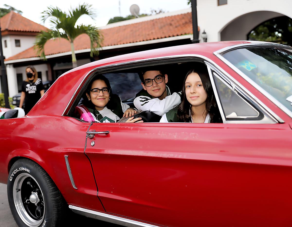Camila González, Cristian Alvarado y Lessandra Ponce