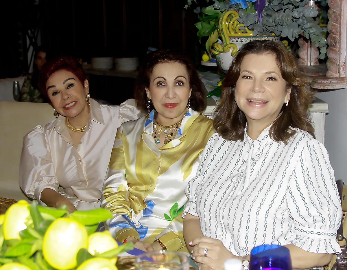 Laura Abufele, Carolina Canahuati y Mildred Handal.