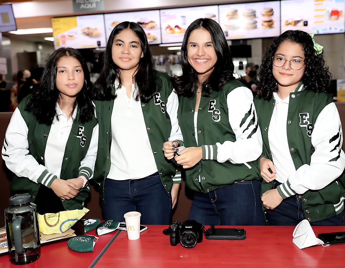 María Cruz, Ana Cuestas, Carmen Tijerino y Natalia Colindres