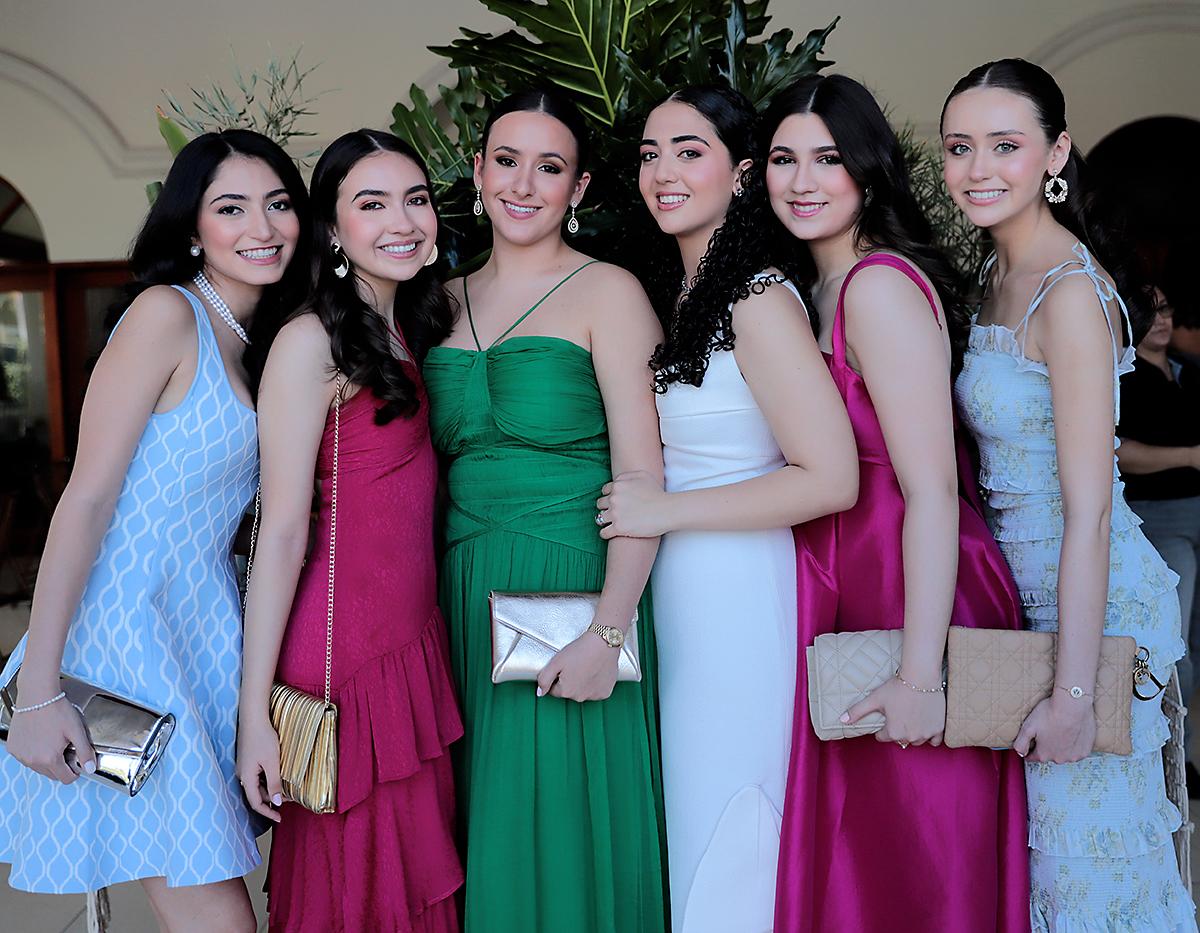 Victoria Salomón y Evangelina Penagos, Adriana Schacher, Adriana Atala, Arianne Masso y Victoria Vaca.