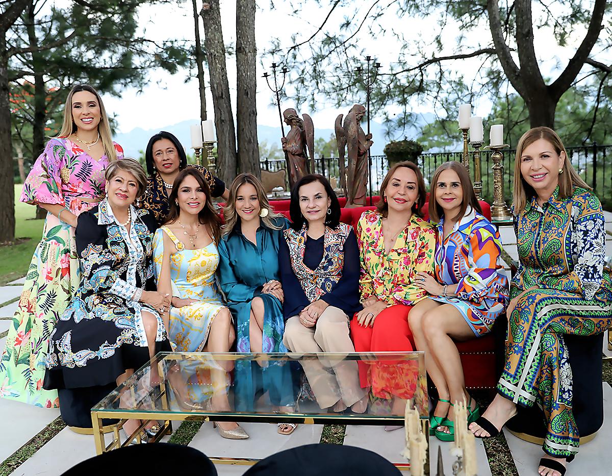Sonia Bográn , Yamileth Gutierrez, Rosario Zuñiga , Anna Melissa Paz , Nelly Jerez , Lourdes Bueso , Rina Antunez , Vicky Leiva y Sonia Morales