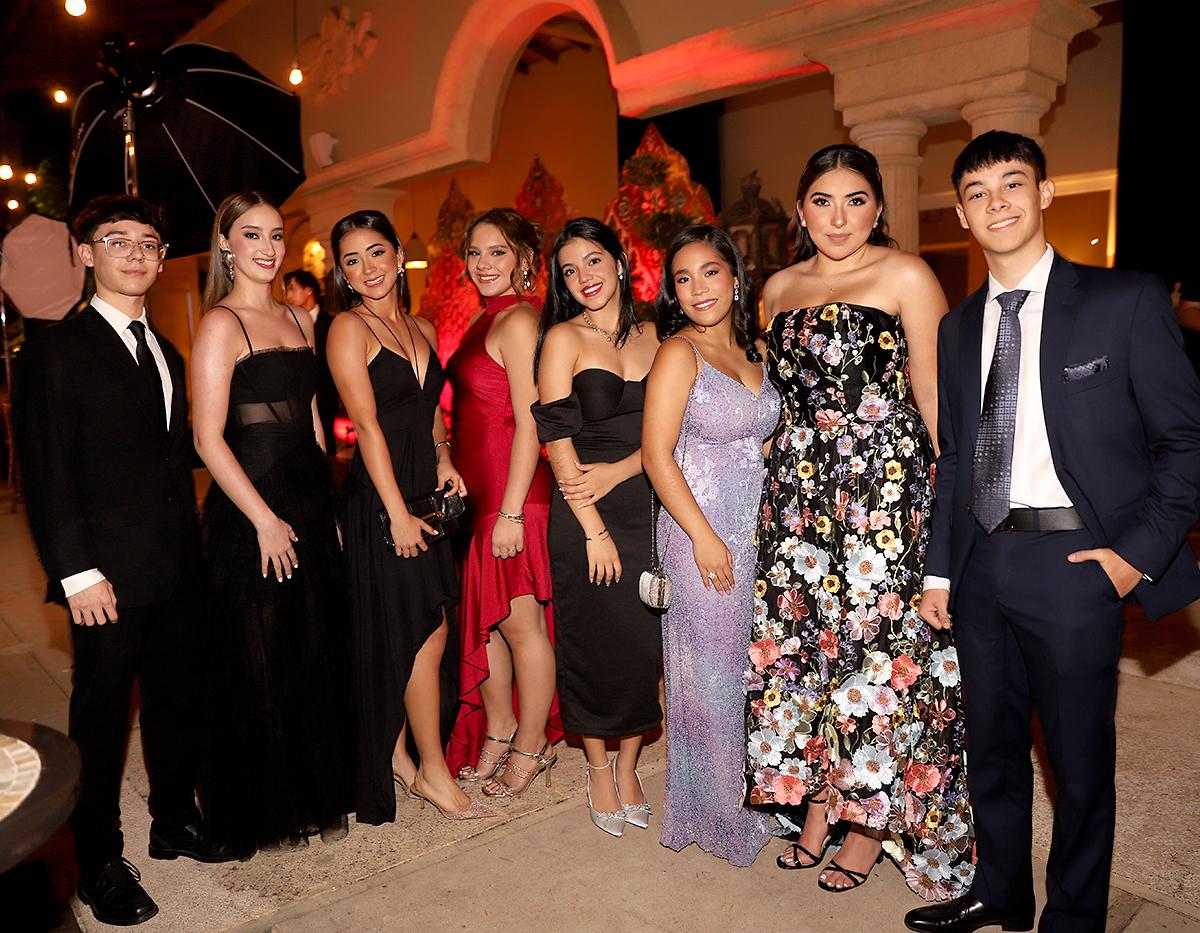 Diego Márquez, Victoria Mejía, Ivania Corrales, Antonella Pérez, Sury Cruz, Vivian Ramírez, Isabella Maradiaga y Juan Diego Cruz.