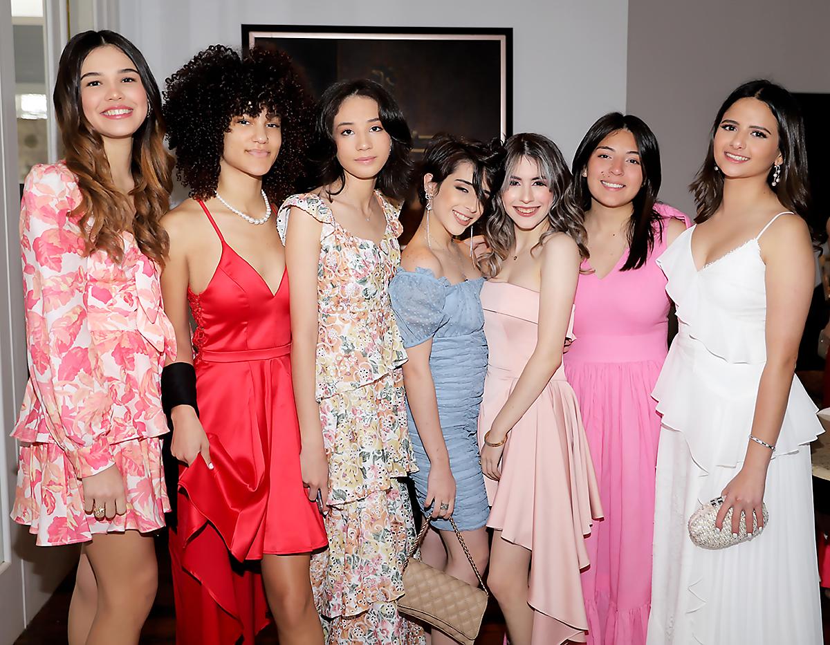 Camille Fiechter, Catherine, Ana María Hode, Juliette Bandy, Alexandra González, Pilar Montes y Alexia Schacher