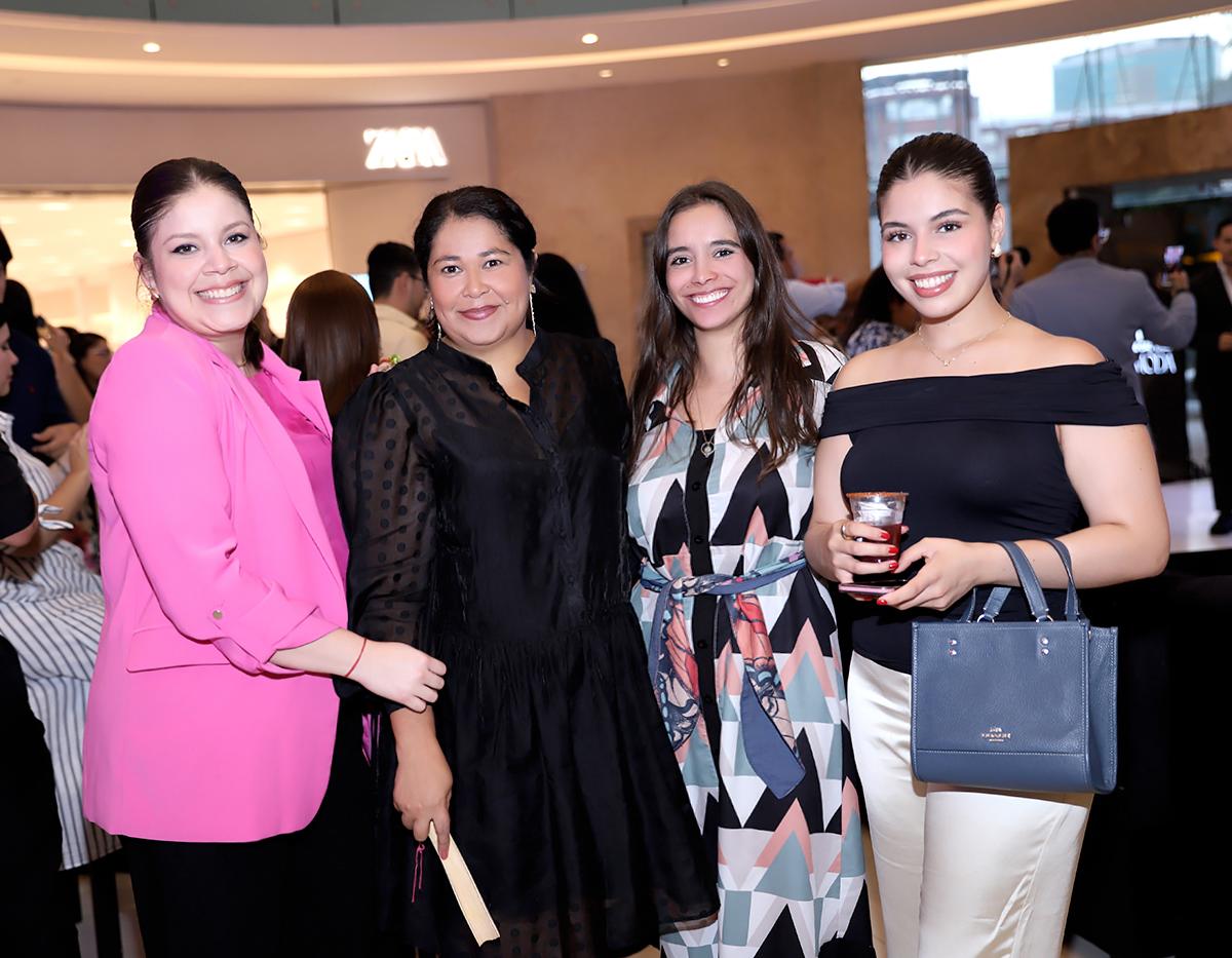 Melissa Cáceres, Brenda Ortez, Tethey Murillo y Raquel Padilla.