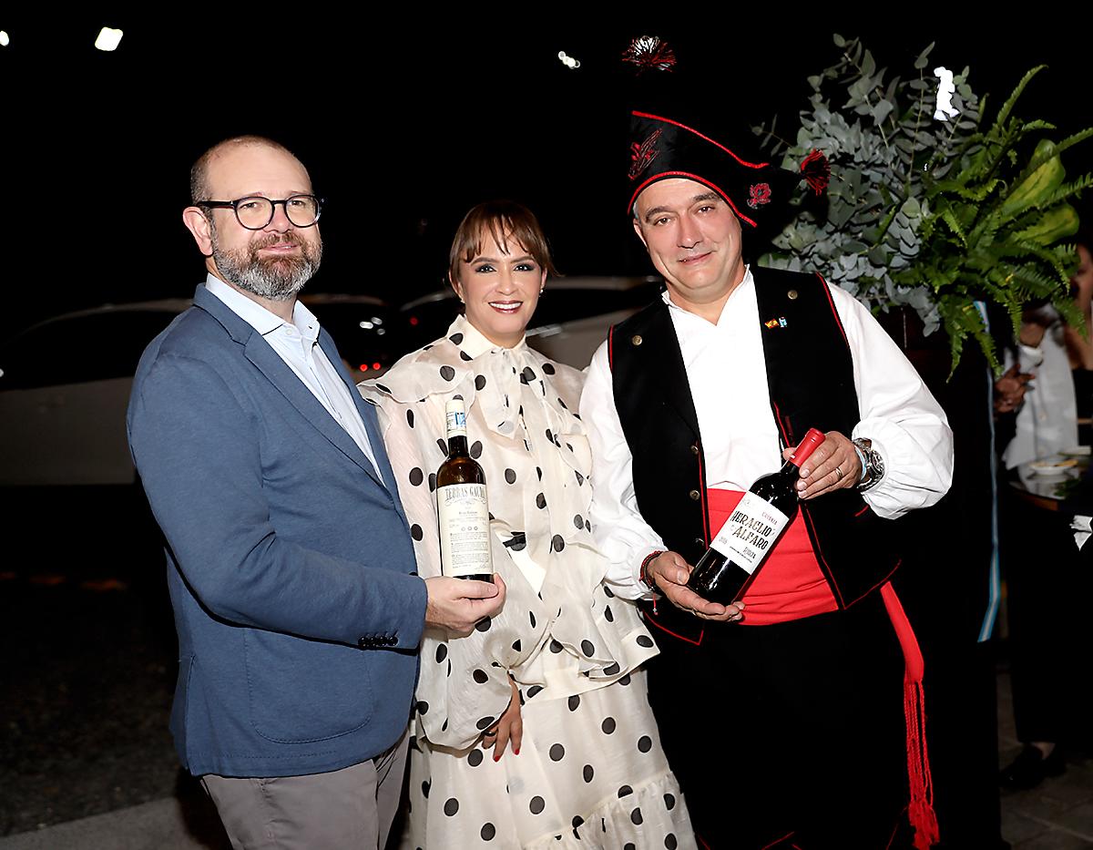 Grand opening de Orujos en Plaza Lara