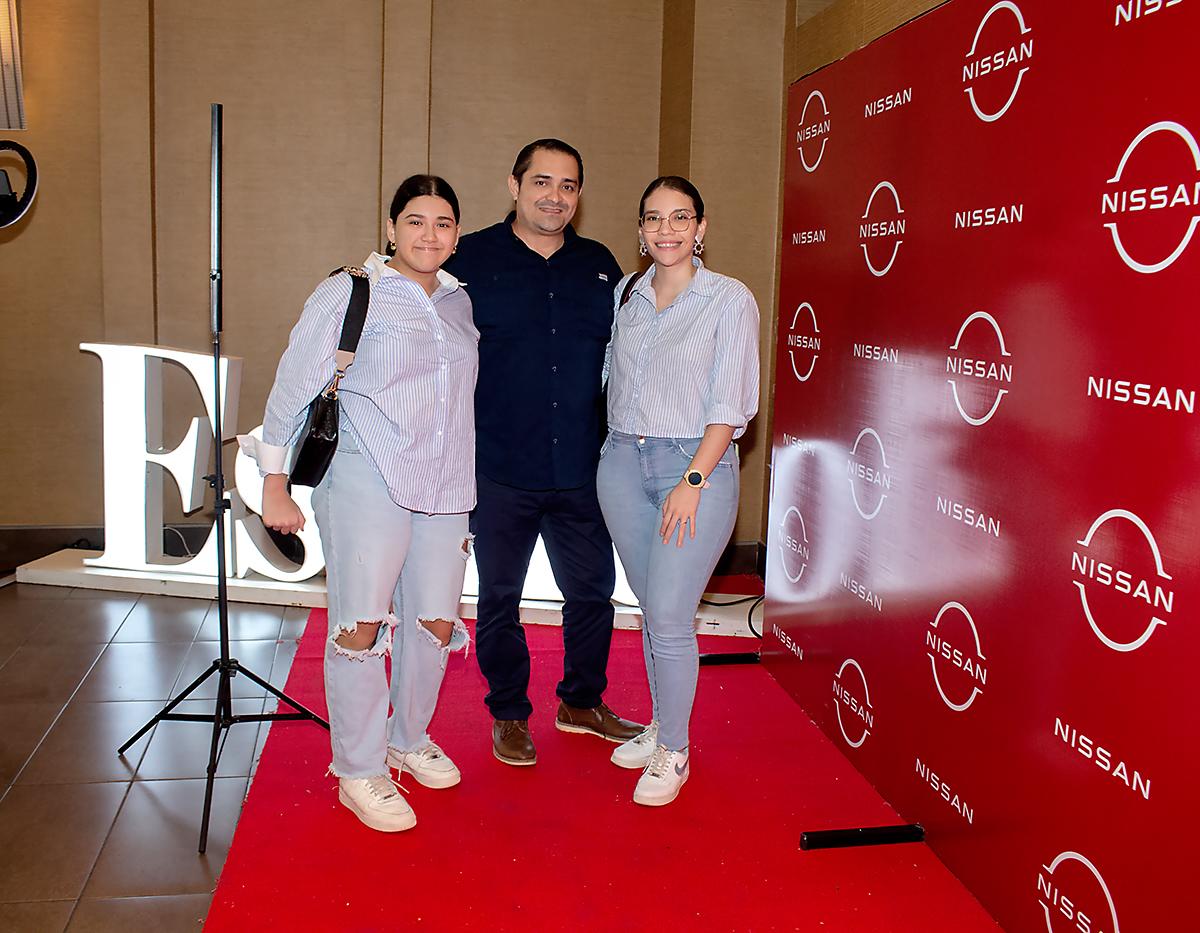 Andrea, José Manuel y Luciana Portillo.