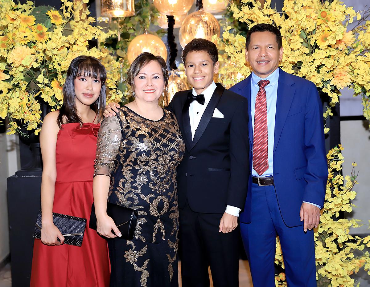 Invitados de la prom 2025 de Mayan School